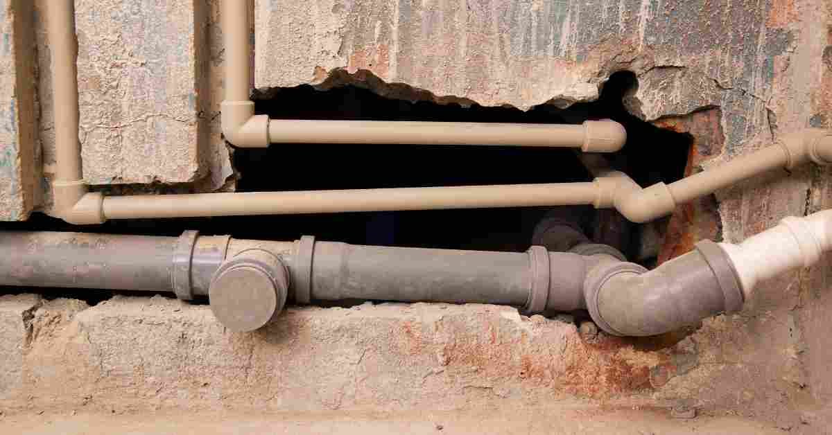 Comparing Pipe Relining and Pipe Replacement